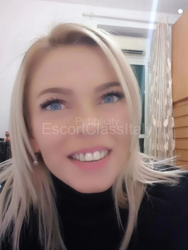 Laura Escort
